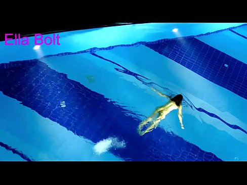 ❤️ Não consigo parar de ver, jovem loira apanhada a nadar nua na piscina da estância balnear ELLA BOLT ❤️❌ Porno em pt.pornmega.ru ❌️